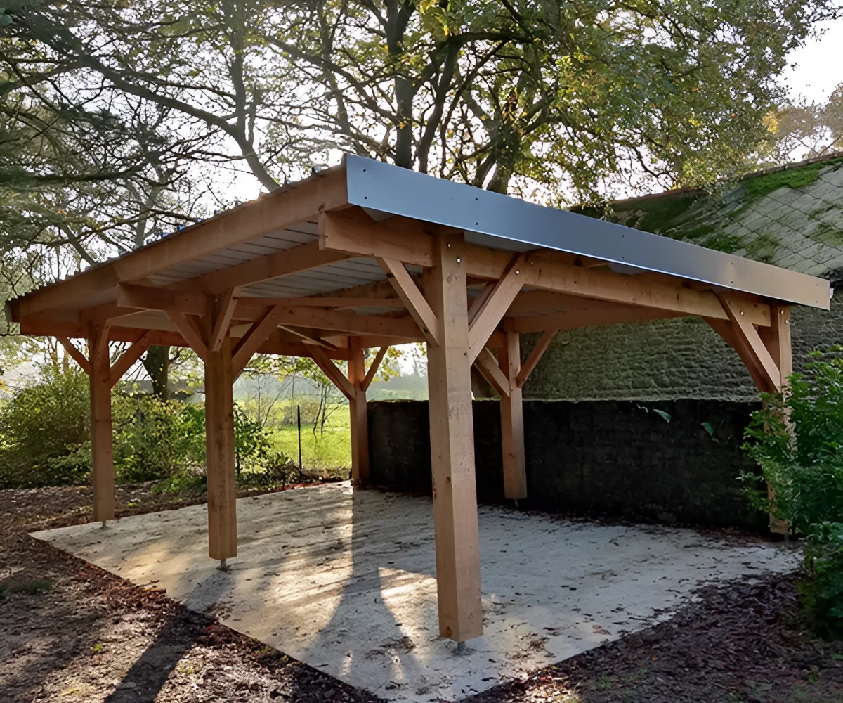 O Bois De Brin Charpentier A Saint Jean Brevelay Decorations Et Finitions Exterieures