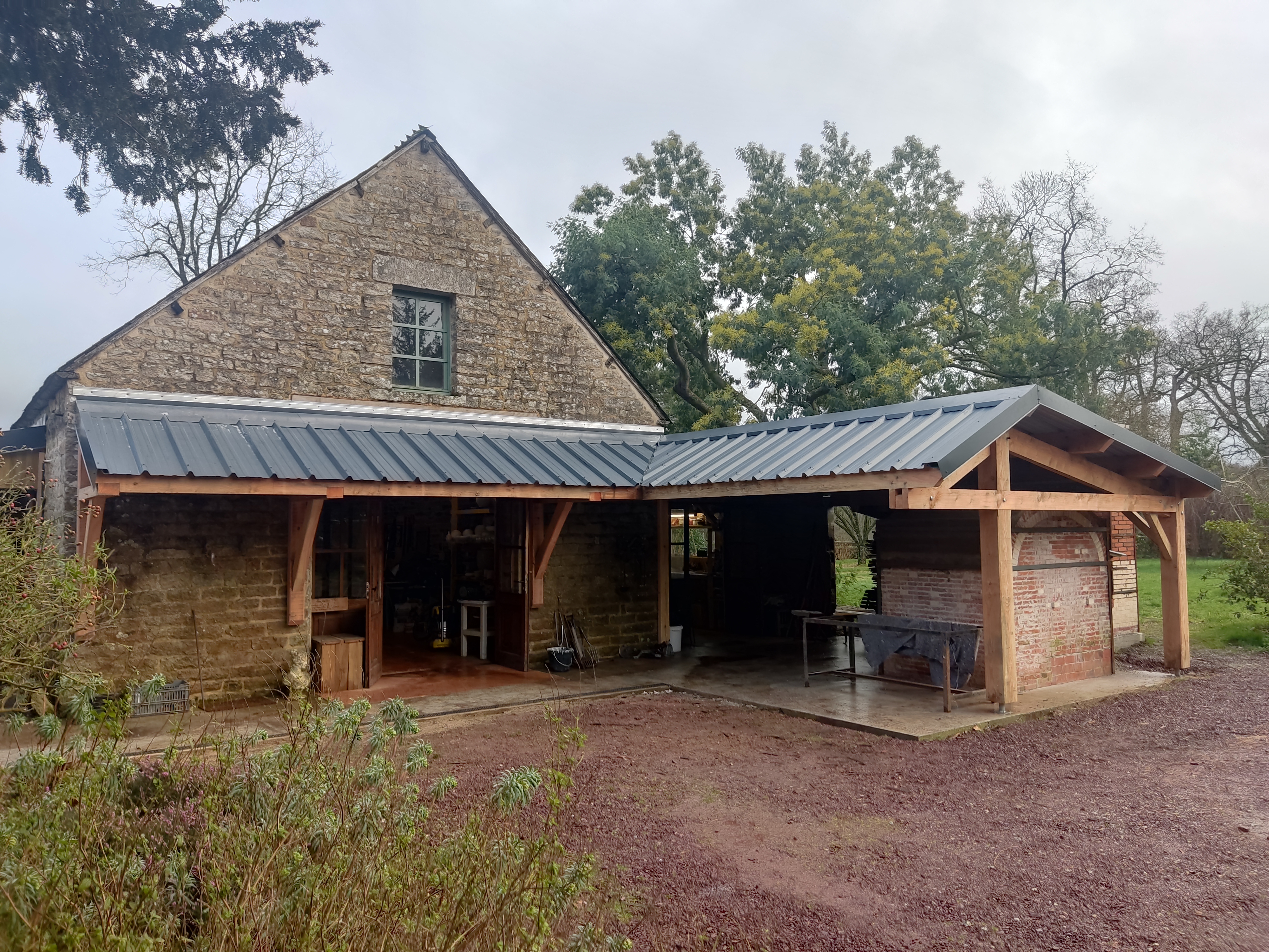O Bois De Brin Charpentier A Saint Jean Brevelay 1710672816870